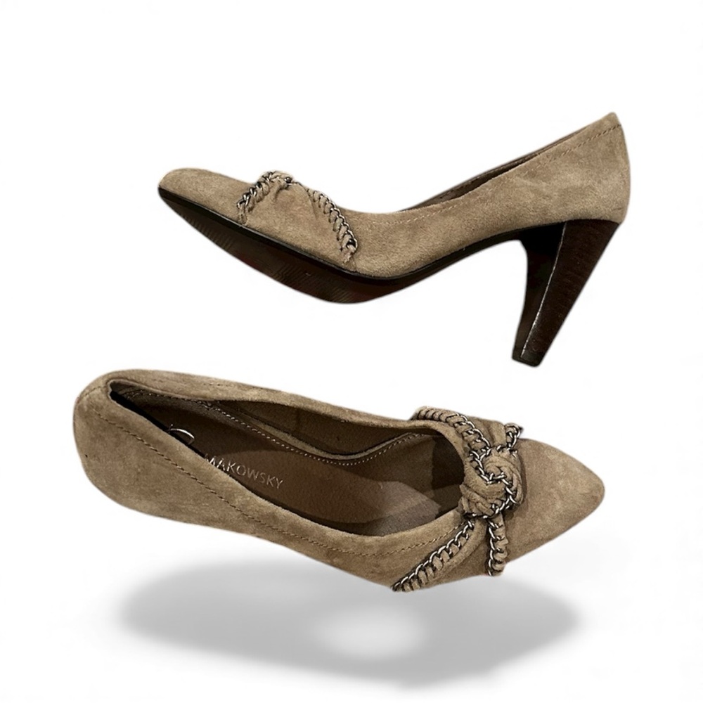 B. Makowsky Karly Taupe Gray Suede Leather Heels Chain Detail Pointed Shoes 6.5